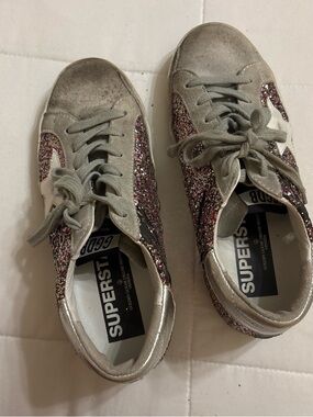 Golden Goose Super-Star Women's Gray Suede Sneakers with Pink Glitter Panels